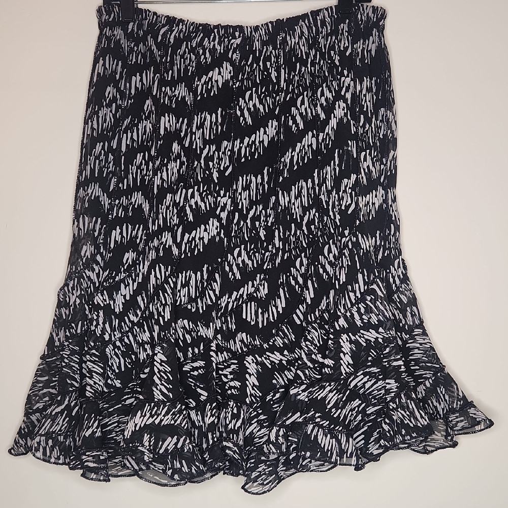 Elegant Black and White Patterned Skirt